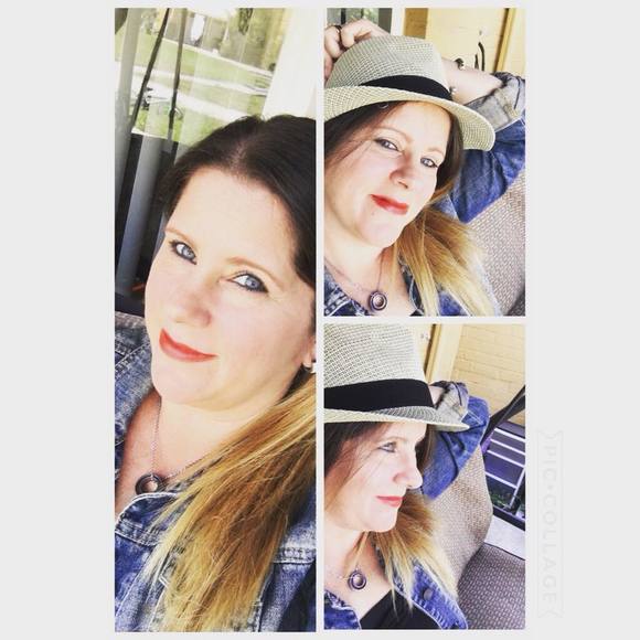 Meet your Posher, Azalea - Picture 1 of 1